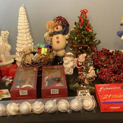 Assorted Christmas Decor 
