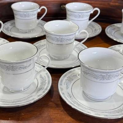 Set Of 8 Crown Ming Diana Cups And Saucers