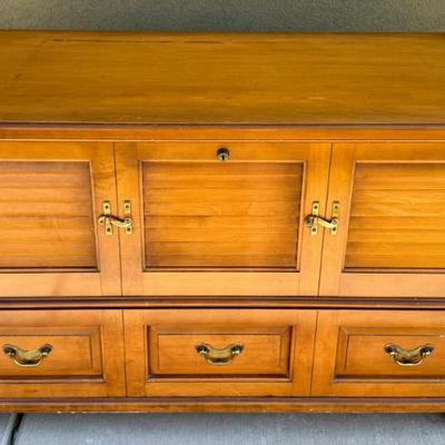 Lane Cedar Chest With Original Paperwork (no Key)