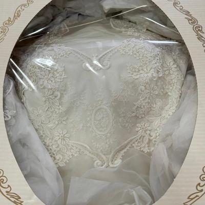 Antique Lace And Tule Wedding Dress Sealed In Box