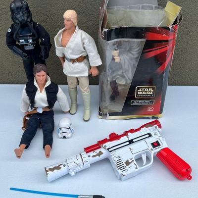 Small Star Wars Memorabilia Lot - Kenner Qui-gon Jinn, Plastic Figurines, Light Saber, And Toy Blaster