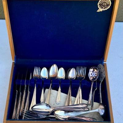 Vintage Lot Of Rogers & Bro And Oneida Tudor Silver Plate Silverware With Tarnish Resistant Box