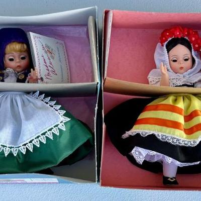 (2) Madame Alexander Dolls With Boxes - Denmark 519 And Greece 565