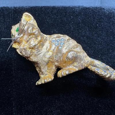 Yellow Gold 14k Cat Brooch With Emerald Eyes And Diamond Accents | Textured | 18.86g Total Weight 