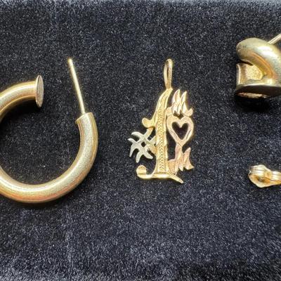 Yellow Gold 14k Three Tone “Mom” Pendant, Single Earrings & Findings | 4.29g Total Weight 