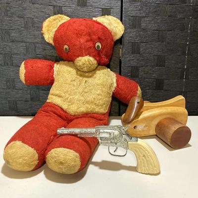 Vintage Toys ! - Wooden Pulley Duck, Toy Gun & Bear 