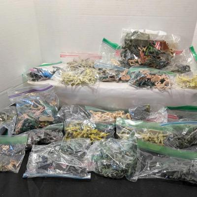 Miscellaneous Bagged Army Men 