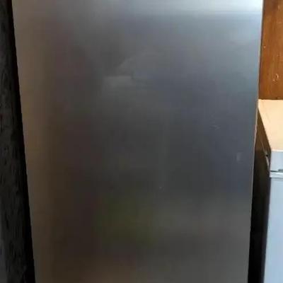 Vissani Convertible Upright Refrigerator or Freezer