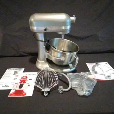KitchenAid 6-Quart 10-Speed Stand Mixer With Bowl Lift, Manual & Accessories
