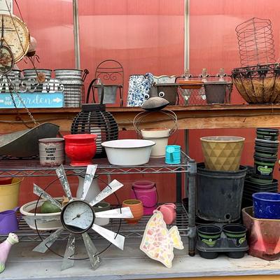 Outdoor Décor & Garden Stand Collection