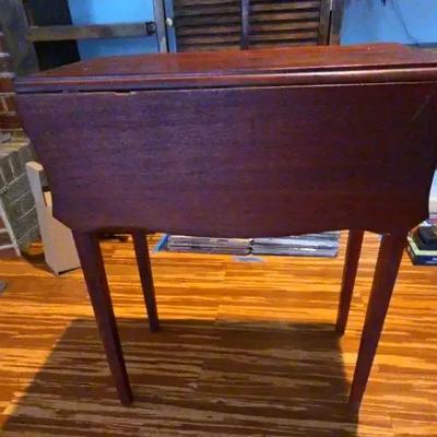 Vintage Mahogany Pembroke Style Drop-Leaf Table with Drawer