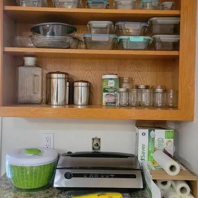 FoodSaver Vacuum Sealer with Rolls and Kitchen Accessories