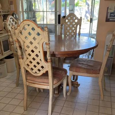 Thomasville French Country Dining Table & Lattice Back Chairs 