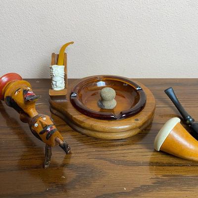 Deco Walnut Pipe Holder & Pipes 