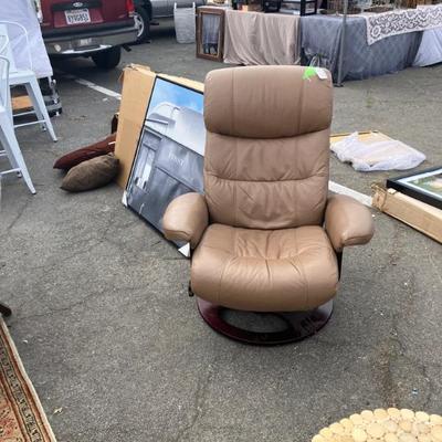 Sale Photo Thumbnail #128: Norwegian Ekornes Stressless Recliner. 