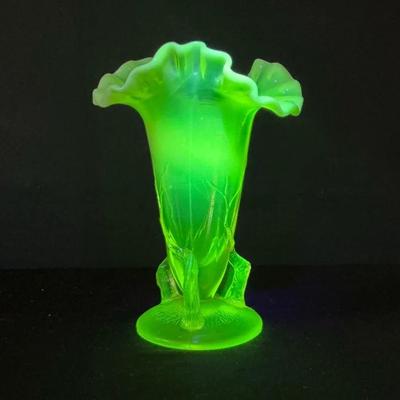 Vintage Northwood Vaseline Opalescent Glass Twig Vase 
