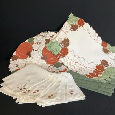 Autumn Themed Table Linens