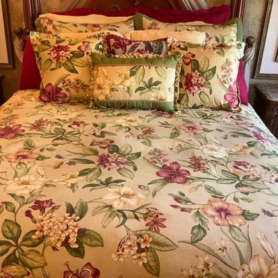 Williamsburg Queen Bedding Set