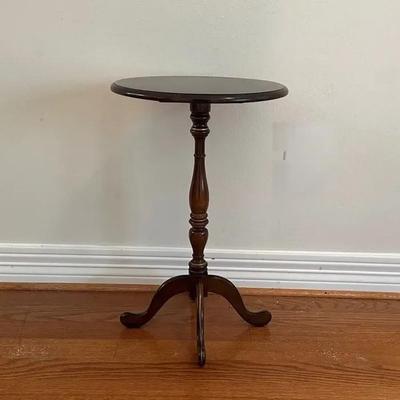 Vintage Lock 1776 Round Pedastal Side Table 