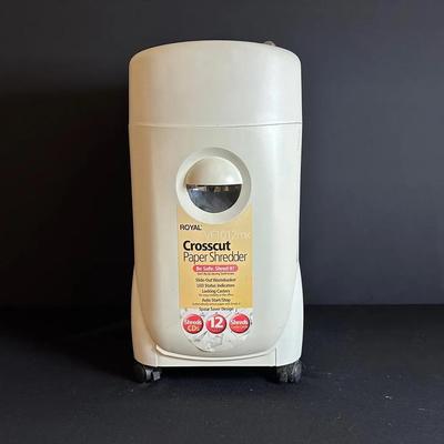 Royal VF1012 Crosscut Media/Paper Shredder
