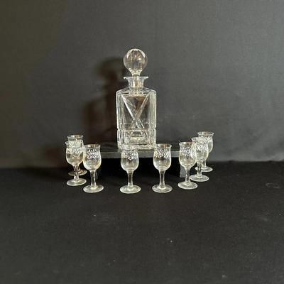 Crystal Decanter With 8 Cordial Glasses  
