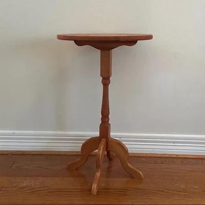 Country Style Pedestal Round Side Table