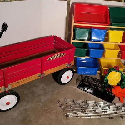 Radio Flyer Town & Country Wagon + (B)