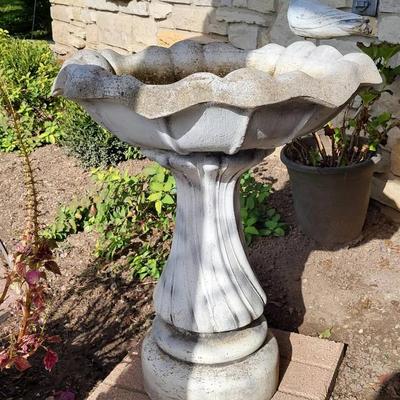Concrete Bird Bath (Y)