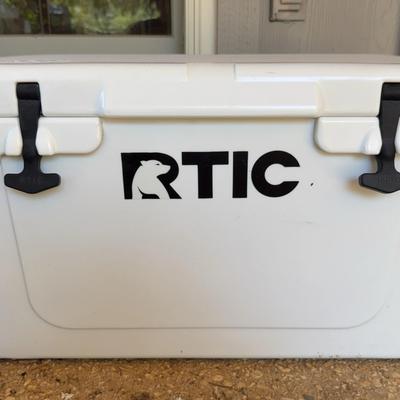 RTIC 45 Ice Chest with freezer packs 
