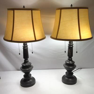 2 Metal Lamps With Shades