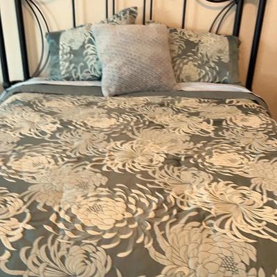 Beautiful, Wrought Iron Rod, Bed Frame Queen Size