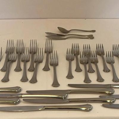 Oneida Midtowne stainless steel flatware. Setting For 12