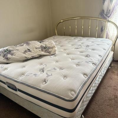 Queen bed 
