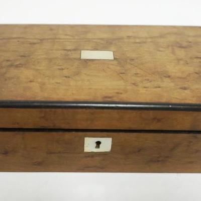 1057	WOOD DRESSER TOP TRINKET BOX, APPROXIMATELY 8 IN X 5 IN X 3 IN
