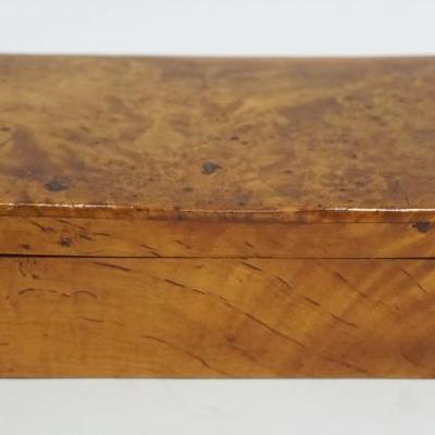 1055	BIRDS EYE & BURL WOOD HINGED DRESSER/TRINKET BOX, APPROXIMATELY 7 IN X 3 3/4 IN X 2 IN HIGH
