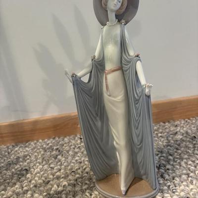  Lladro Collectible Porcelain Figurine