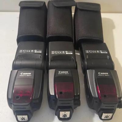 3 Canon Speedlite 580EX II Camera Flash With Case
