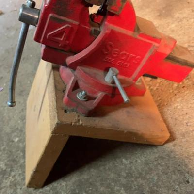 Sesrs 4 Inch Swivel Base Bench Vise 