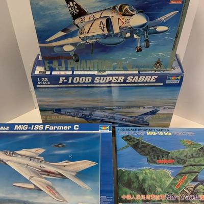 Sale Photo Thumbnail #8: Hasegawa & Trumpeter Models | F4-J, F-100D, MiG-19, MiG-15