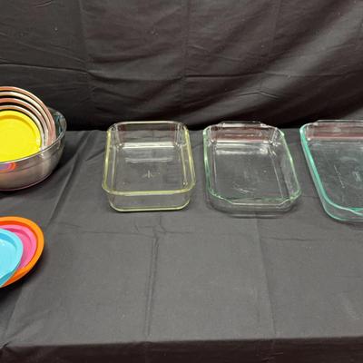 Pyrex And Metal Mixing Bowls