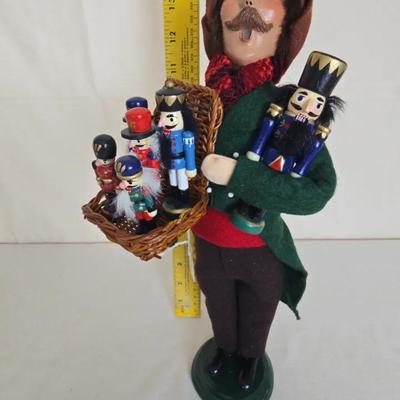 Byers Choice Carolers "Nutcracker Vendor "