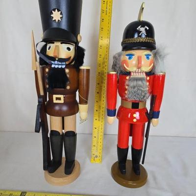 Seiffener NuBknackerhaus & Erzgebirgische Volkskunst Nutcrackers Soldiers