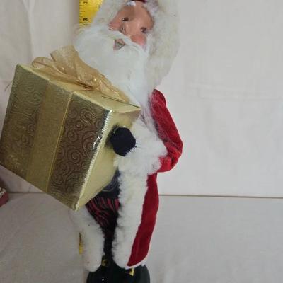 Kris Kringle, Byers Choice Carolers 