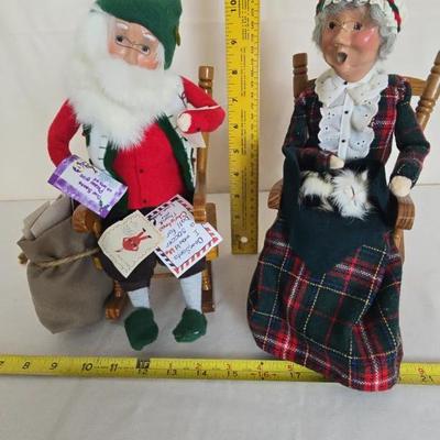 Byers Choice Carolers Santa & Mrs Claus