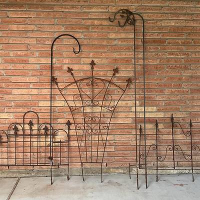 Garden Trellises & Shepard Hooks 