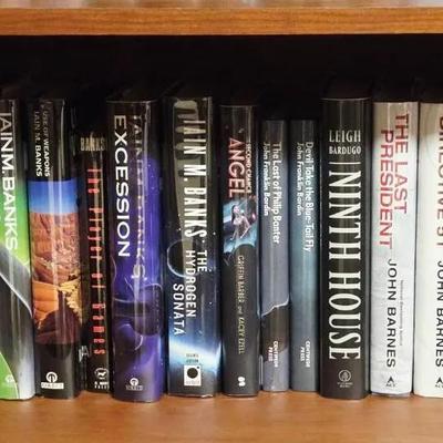 Collection of 25 Sci Fi Books Including Iain M. Banks