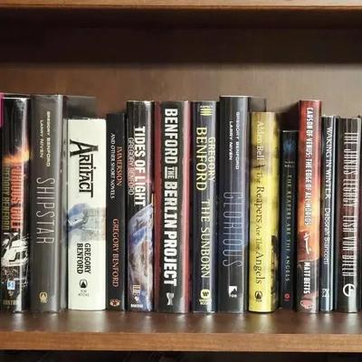 Collection of 25 Sci Fi Books Including Gregory Benford