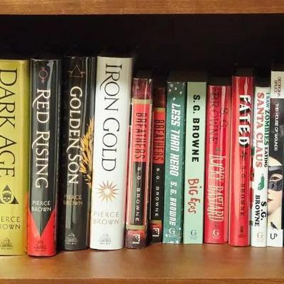 Collection of 27 Sci Fi Books Including Pierce Brown