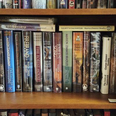 Collection of 18 Sci Fi Books Including Marion Zimmer Bradley