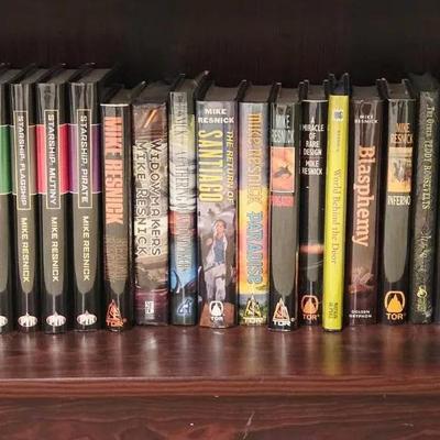 Collection of 32 Sci Fi Books Including Mike Resnick